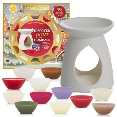 Immagine di Yankee Candle Set regalo 12 candele profumate, 1 bruciatore essenze e tea light non profumata Regali di Natale perfetti per le donne