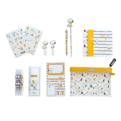 Immagine di Grupo Erik Set Cancelleria Snoopy Peanuts Kit di con 3 Quaderni A6, Penna e Matita, 4 Evidenziatori, Clips, Note adesive, Stickers Astuccio Piccolo
