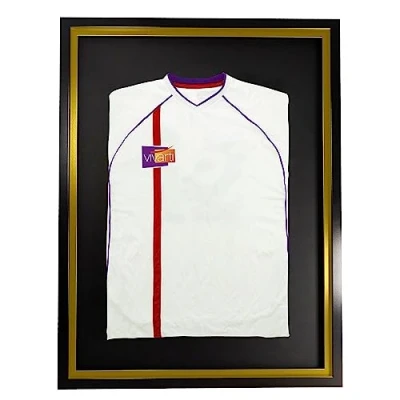 Immagine di Vivarti DIY cornice standard per maglia da calcio, 50 x 70 cm, nera, interna argento, cartoncino bianco