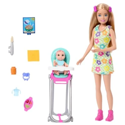 Immagine di Barbie Skipper Babysitter, playset a tema ora della pappa con bambola e bebè, include un seggiolone 7 accessori effetto cambia colore, giocattolo per bambini, 3+ anni, HTK35