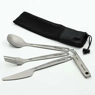 Immagine di Outdoor Ninja Il set di posate da esterno in titanio è composto coltello titanio, forchetta cucchiaio e bottiglie titanio/apriscatole con butel