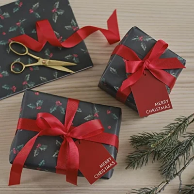 Immagine di Ginger Ray Holly Set di carta da regalo natalizia con etichette e nastro, colore: Verde