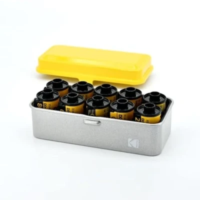 Immagine di KODAK 120/135 custodia per 8 rotoli da 120 pellicole / 10 35 mm, in acciaio retrò ordinare e proteggere la pellicola (giallo) (pellicola non inclusa)