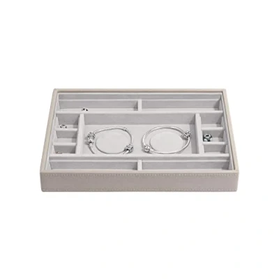 Immagine di Stackers Taupe Classic Medium, portagioie imbottito con scomparti per braccialetti e ciondoli, tortora