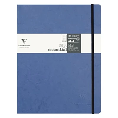 Immagine di Clairefontaine 794434C collezione Age Bag Un taccuino con elastico cucito a filo My.Essential blu B5 19x25 cm 192 pagine numerate DOT carta Avorio 90g copertina in lustrée effetto cuoio
