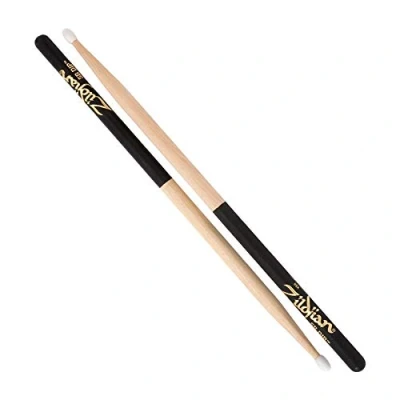 Immagine di Zildjian 5B Hickory Drumsticks Nylon Tip Black DIP