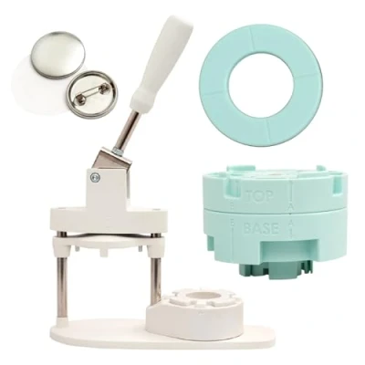 Immagine di We R Memory Keepers 660524, Macchina da stampa a bottone in carta, Bianco e verde, Compatibile con diversi materiali, Tre dimensioni, Include materiali per 5 badge