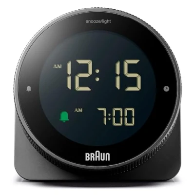 Immagine di Braun sveglia digitale funzione snooze, display LCD negativo, ghiera girevole per l&#039;impostazione rapida dell&#039;ora, sonora Crescendo in bianco, modello BC24B.