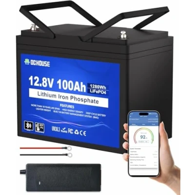 Immagine di DCHOUSE 12V 100Ah LiFePO4 batteria con caricabatteria 10A, BMS migliorato 100A, fino a 15000 cicli, al litio 1280Wh, perfetta per camper, sistemi solari, roulotte, barche,campeggio,off grid