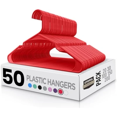 Immagine di Utopia Home 50 confezioni di appendini in plastica salvaspazio, resistenti con scanalature per la spalla, rosso