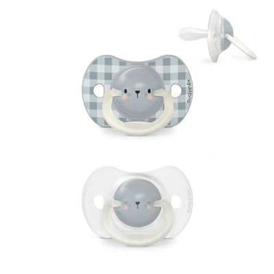 Immagine di Suavinex Confezione 2 Ciucci, Ciucci Fluorescenti per Dormire, Bambini 0/6 Mesi, con Tettina Simmetrica in Silicone SX Pro, Piatta e Flessibile, Night and Day Orso Azzurro Polvere