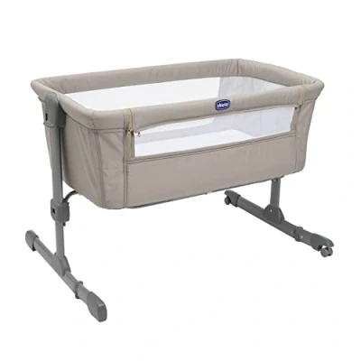 Immagine di Chicco Next2Me Essential Culla Neonato Fianco Letto, Sostenibile, Compatibile con Diversi Letti, Altezza Regolabile,Inclinabile, Buona Circolazione dell&#039;Aria, Materasso e Borsa inclusi