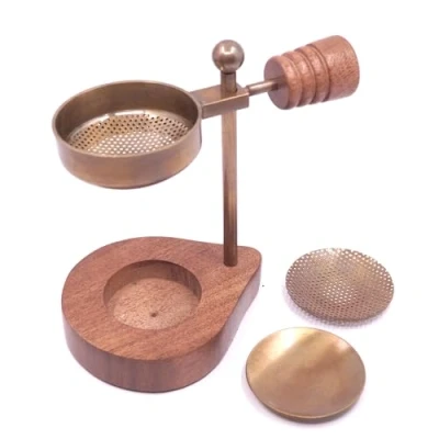 Immagine di Farbenwald Bruciatore d&#039;incenso, regolabile in altezza, per resine, legni e foglie, con setaccio extra, ottone base legno