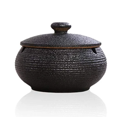 Immagine di Lependor Posacenere in ceramica con coperchi, antivento, per sigarette uso interno o esterno ， Porta cenere fumatori, Vassoio da fumo tavolo Nero