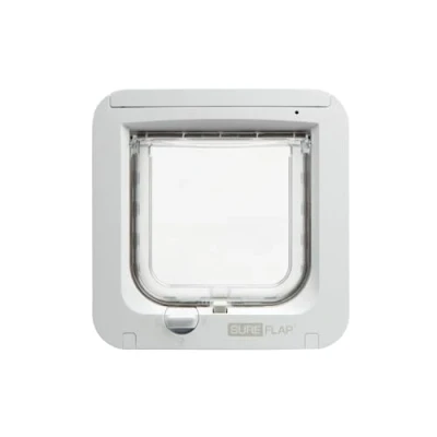 Immagine di Gattaiola con lettore microchip SureFlap Sure Petcare, compat. Targhetta per collare RFID e microchip, azion. a un pulsante, Bianco, richiede 4 batt. AA (non incl)