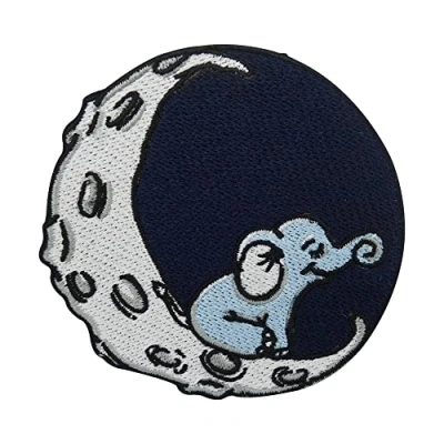 Immagine di Finally Home toppa termoadesiva a forma di elefante sulla luna, spaziale, con scritta &quot;Moon&quot;