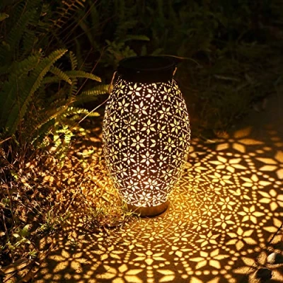Immagine di Görvitor Lanterna solare per esterni, in metallo, da appendere, IP65, impermeabile, lampada decorativa balcone, giardino, patio, regalo di Natale
