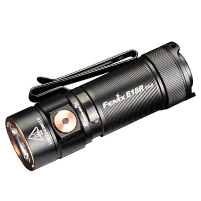 Immagine di FENIX E18R v2.0, mini torcia EDC ricaricabile 1200 lumen 146 m 200 ore max tappo posteriore magnetico clip corpo bidirezionale modalità chiaro di luna da 1 porta ricarica USB C