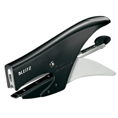Immagine di Leitz Cucitrice a pinza, Capacità 15 fogli, Design ergonomico in metallo, Include punti, Gamma WOW, 55472095 Nero