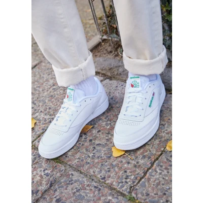 Immagine di Reebok Classic CLUB C 85 Unisex Sneakers basse, Taglia: 41, White/green Pelle e tessuto