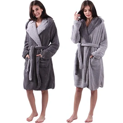 Immagine di HOMELEVEL Accappatoio reversibile, tessuto Sherpa effetto pelliccia d&#039;agnello per uomo e donna con cappuccio, antracite/grigio, S
