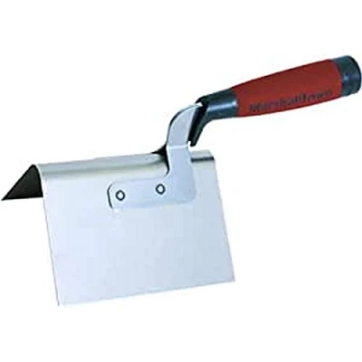 Immagine di frattazzo ad angolo esterno Marshalltown Bullnose con manico DuraSoft, in acciaio inox, per muratori a secco e stuccatori, dimensioni: 127x89 mm
