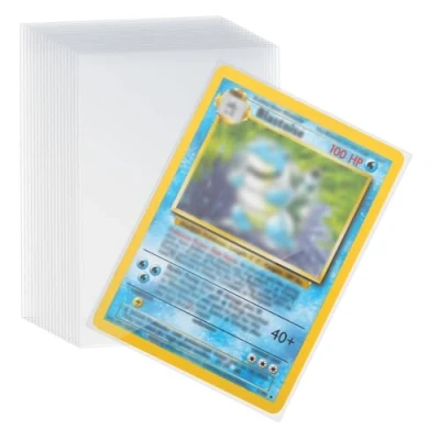 Immagine di Buste Proteggi Carte, 100 Pezzi Trasparenti Bustine Carte 66 X 92 MM 0,01MM Tasche Vuote per Da Collezione Pokemon Magic