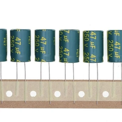 Immagine di 20 Pezzi 250V 47UF Condensatore elettrolitico in alluminio plug 13x21 13 * 21mm