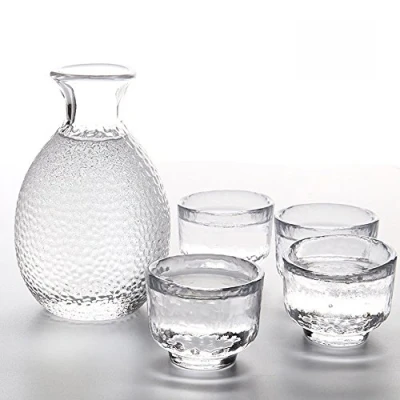 Immagine di TAMUME Vetro Impostato di Sake 5 pezzi, 300ml bottiglia e 4 Tazze (40 ml Ciascuno), Set Bicchiere da Vino per Servizio Caldo/Freddo, in Giapponese