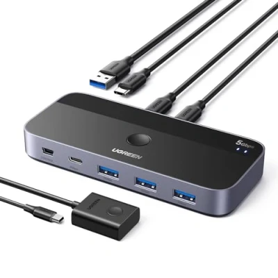 Immagine di UGREEN Switch USB C 5Gbps con 4 Porte per 2 PC KVM Ingressi Uscite Plug Play Tastiera Mouse Disco Rigido Chiave Controller Desktop e Cavi Inclusi