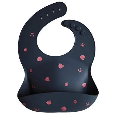 Immagine di mushie Bavaglino Silicone Impermeabile Regolabile Facile da Pulire 4 Misure Regolabili con tasca Frontali Profonde Senza BPA articoli per neonati &amp; bambini Smoke