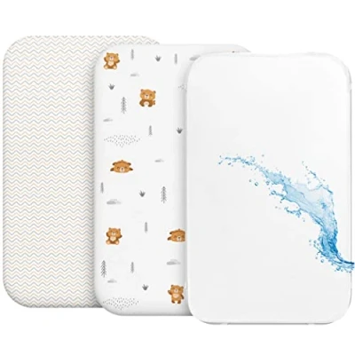 Immagine di Lenzuola Next To Me 3 in 1 Culla Cododo con Angoli (Set da 2) + Coprimaterasso Impermeabile Elastico 50 x 83 cm Per Co sleeping, Lettino Bimbo e Bimba Motivo Orsetti