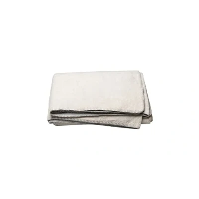 Immagine di David Fussenegger coperta in cotone bianco grezzo, 150 x 200 cm, con punto decorativo