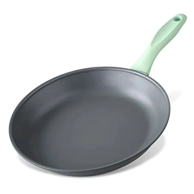 Immagine di Fackelmann padella da 24 cm con rivestimento antiaderente, 100% alluminio riciclato sostenibile manico ergonomico Soft Touch, piccola a induzione per cucinare e cucire