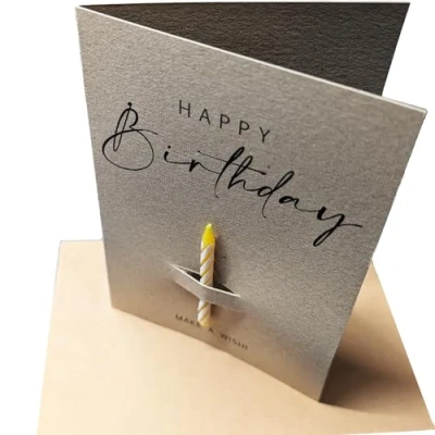 Immagine di the lazy panda card company Biglietto di compleanno con candela sul davanti Make a Wish spessore 400 gsm carta riciclata.