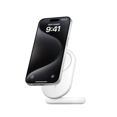 Immagine di Belkin BoostCharge Caricabatteria MagSafe wireless magnetico e pieghevole da 15 W, caricatore rapido portatile con per dispositivi Qi2, iPhone 15, 14 13, compatibile StandBy, bianco