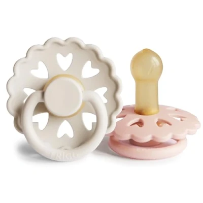 Immagine di FRIGG Fairytale Confezione da 2 ciucci Ciuccio in lattice Senza BPA Prodotto Danimarca Tettarella simmetrica a ciliegia (Cream/Blush, Taglia (6 18 Mesi))