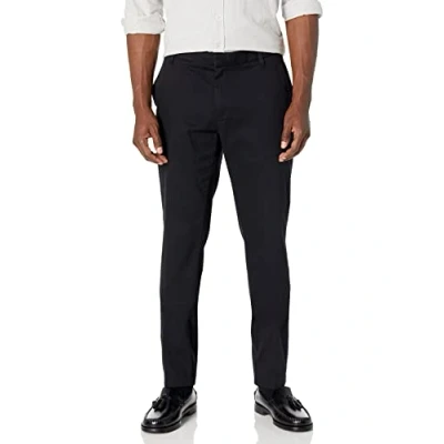 Immagine di Amazon Essentials Pantaloni Chino Aderenti Elasticizzati con Parte Piatta sul Davanti Resistenti alle Pieghe Uomo, Nero, 31W / 34L