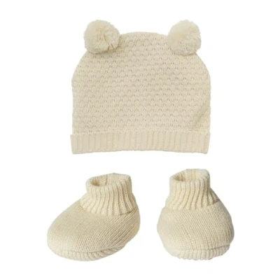 Immagine di Heless 480 Vestiti 100% Cotone Biologico, Set da 2 Pezzi con Cappello Pompon e Scarpe a Maglia in Ecru per Bambole Peluche di Dimensioni 35 45 cm, Colore Beige,