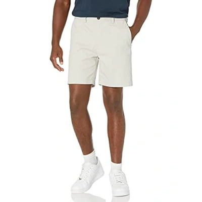 Immagine di Amazon Essentials Pantaloncini Chino dalla vestibilità Classica da 17,8 cm Uomo, Argento, 30W