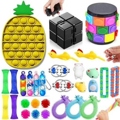 Immagine di Chennyfun Fidget Toy Set, 30 Pezzi Toys Pack,Cubo Magico all&#039;Ananas Set Giochi Sensoriali Anti Ansia e Stress è Adatta per Adulti Bambini, può Essere Usata Come Regali Feste