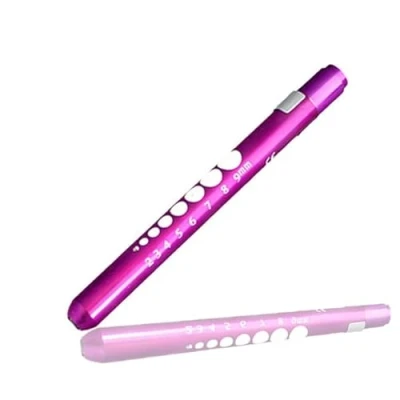 Immagine di Penna con mini torcia, ideale per le diagnosi mediche, riutilizzabile, luce LED, uso domestico, esterno, dottori, infermieri, soccorritori, 1 confezione, viola
