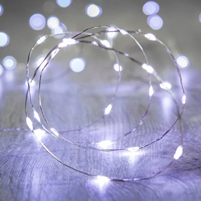 Immagine di Lights4fun Catena di Luci con 20 Micro LED Bianco Freddo a Pile su Cavo Metallico Argento