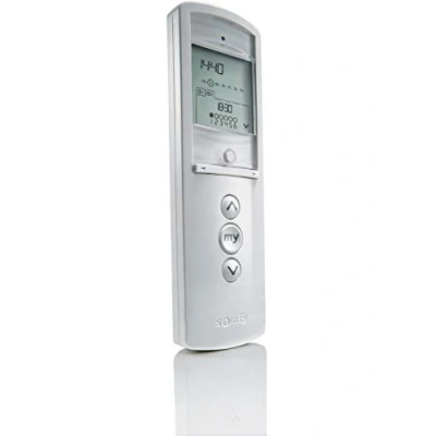 Immagine di Somfy 2401101 Telecomando Telis 6 Chronis RTS Pure, con programmazione temporale, display LCD, supporto da parete e batterie incluse