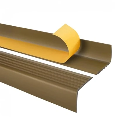 Immagine di Profilo per bordi scale angolare in PVC autoadesivo, Paraspigolo Strisce antiscivolo gradini RGP 50x42mm, Ottone, 80cm