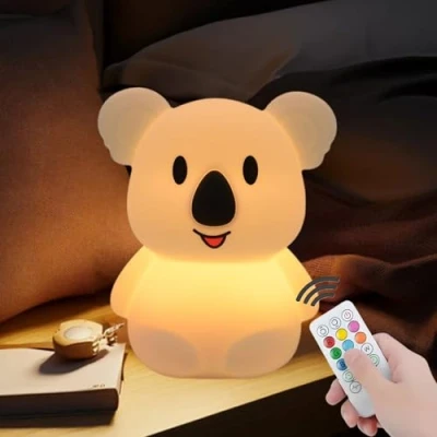 Immagine di xinjinhju Grandi luci notturne Koala lampada da comodino, luce camera letto, per cameretta dei bambini, dell&#039;umore, cura degli occhi, luminosità regolabile e colore tempo Grande