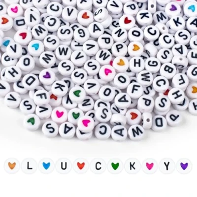 Immagine di SUTOUG 1000 perline colorate con lettere da infilare, 4 x 7 mm, perle bianche a Z e forma di cuore, rotonde in acrilico per gioielli fai te, bracciali, collane, ornamenti