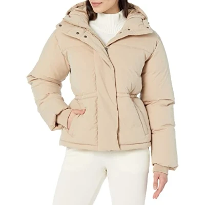 Immagine di Amazon Essentials Piumino Corto con Cappuccio (Disponibile in Taglie Forti) Donna, Tan, M