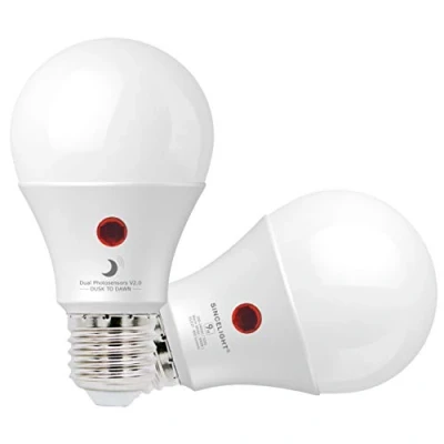 Immagine di SINCELIGHT Crepuscolo all&#039;alba Lampadina LED con doppio sensore a fotocellula, 9W, E27, accensione e spegnimento automatico in base al livello di luce diurna, per esterni, Bianco Caldo 3000K, 2 pz.