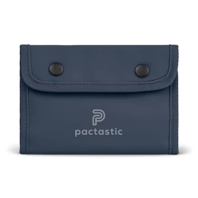 Immagine di Pactastic Portafogli per passaporto con 6 scomparti carte di credito e portamonete protetto, 100 g, borsa da viaggio leggera passaporti contanti, in materiale tecnologico vegano